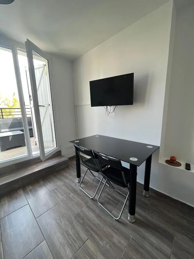 Appartement 4 Personnes, Aeroport Marseille Marignane Apartment