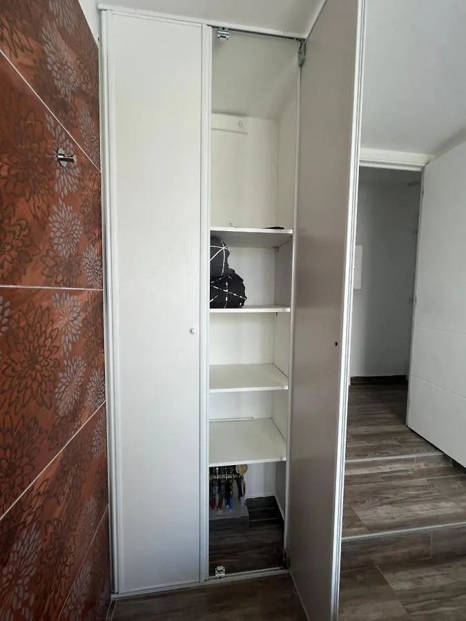 Appartement 4 Personnes, Aeroport Marseille Marignane France