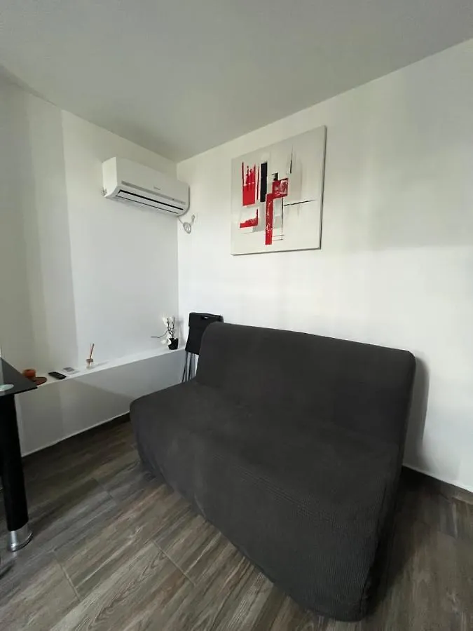 Appartement 4 Personnes, Aeroport Marseille Marignane France